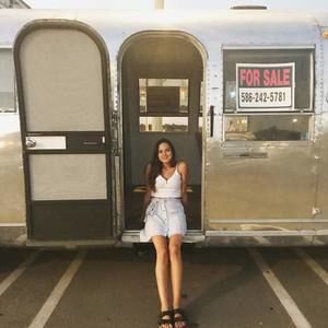 Meet your Posher, Julia